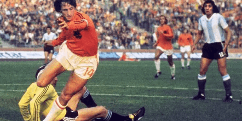 Cầu thủ Johan Cruyff: Người Sáng Tạo và Phong Cách Total Football