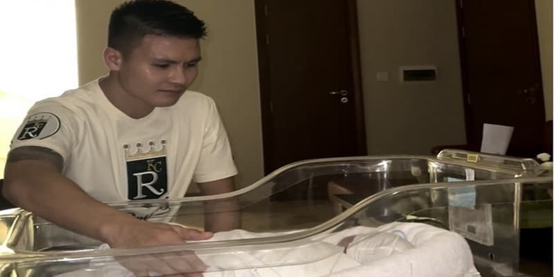 Quang Hải Nhận Lót Tay 27 Tỷ Tiếp Tục Gắn Bó CLB CAHN 3 Yếu tố gia đình là nguyên nhân khiến Hải quyết định ở lại