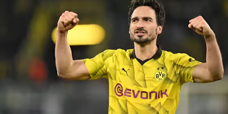 Hummels hoạt động đá bóng với thành tích đáng gờm